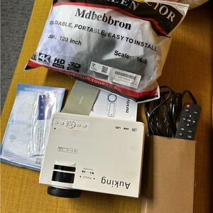 Auking Portable Projector with screen